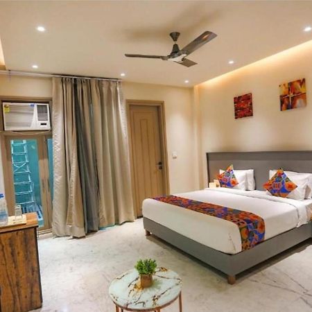 Hotel Global Corporate Noida Eksteriør bilde