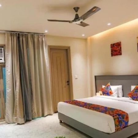 Hotel Global Corporate Noida Eksteriør bilde